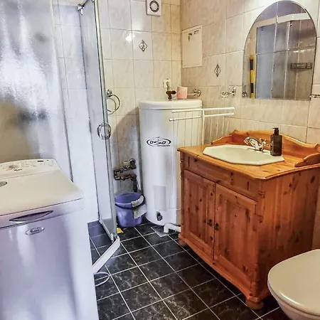 Apartment 6 Person In Seral